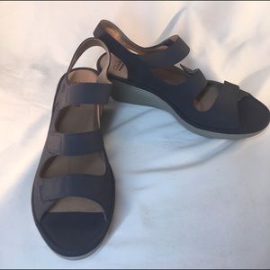 Clarks Collection Soft Cushion Sandals